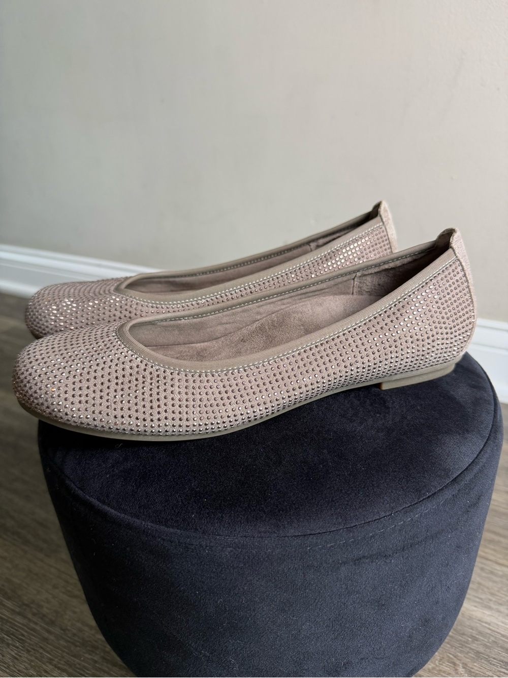 Vionic Studded Taupe Women’s Ballet Flats